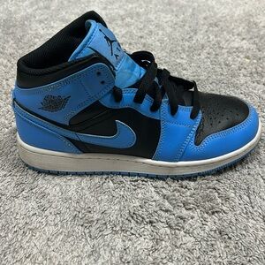 Nike Air Jordan 1 Mid Blue / Black kids size 6
